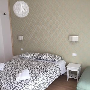 Dante Rooms And Apartment